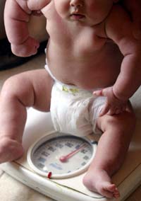 EEUU HISPANOS OBESIDAD:SHM01 - MIAMI (FL, EEUU), 28/02/04.- Cada vez es m·s com?n encontrar en EEUU niÒos y adolescentes con problemas de peso, y entre ellos, los hispanos se han convertido en una mayorÌa. Seg?n los Centros para la PrevenciÛn y Control de Enfermedades (CDC, en inglÈs) entre los menores hispanos quienes m·s padecen de sobrepeso son aquellos que nacieron en el paÌs (es decir que adquirieron sus h·bitos alimenticios en EEUU). EFE/Ricardo Ferro